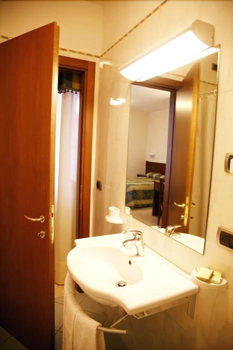 Hotel Tiziana Монтепульчано Экстерьер фото