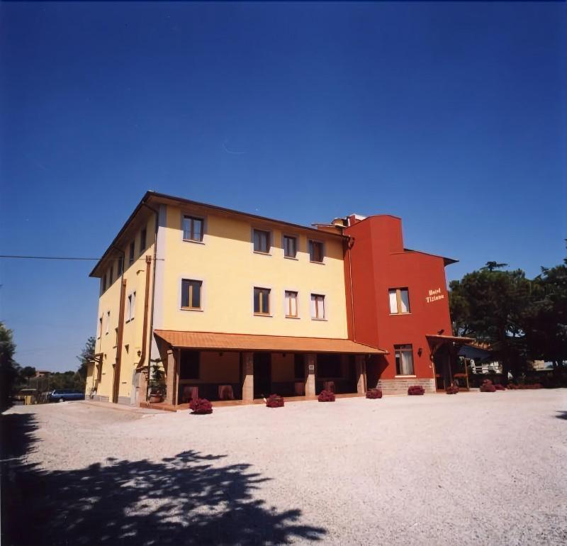 Hotel Tiziana Монтепульчано Экстерьер фото