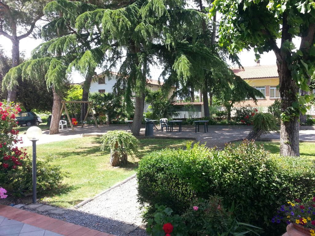 Hotel Tiziana Монтепульчано Экстерьер фото